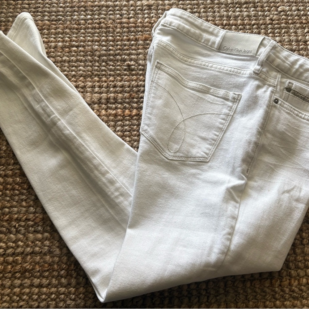 Cream Distressed Denim Jeans with Diagonal Weave and Contrasting Stitching - Picture 3 of 5